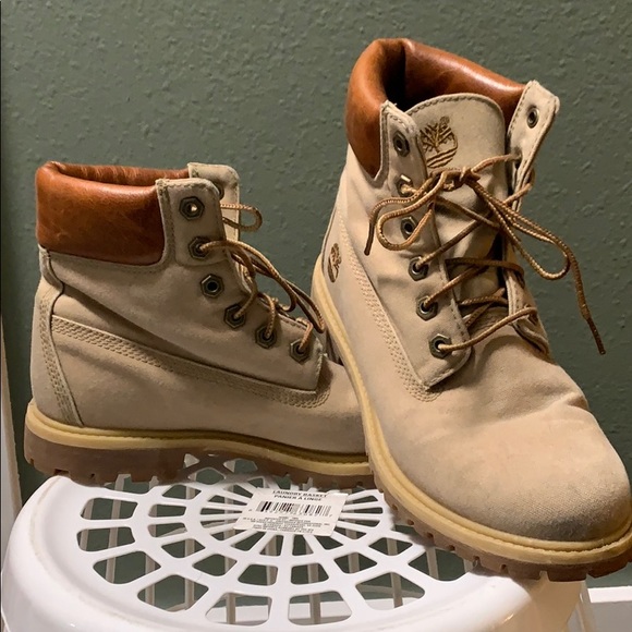 Women’s Timberland Classic 6in Boots - Picture 3 of 5
